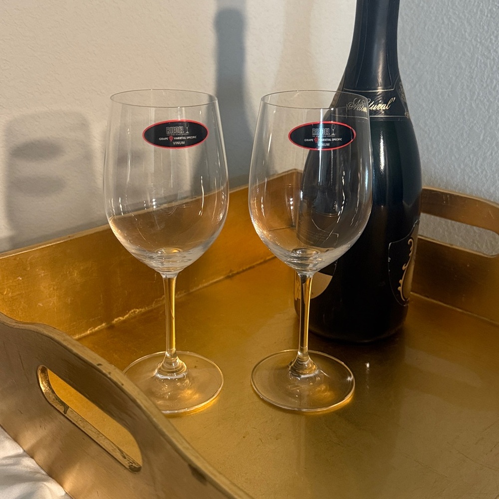 Box of 8– Riedel Clear Crystal Wine Glasses with Red Label - (Set of 8.)